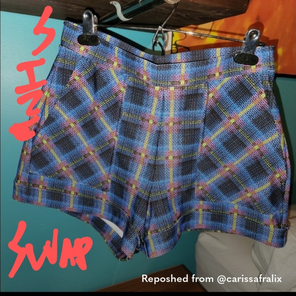 SWAP Pixel plaid cuffed shorts size swap
